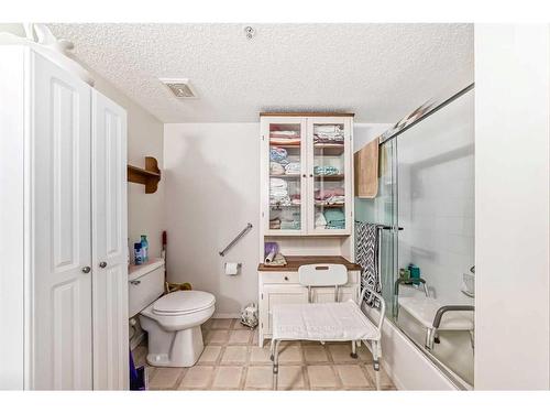 115-5000 Somervale Court Sw, Calgary, AB - Indoor Photo Showing Bathroom