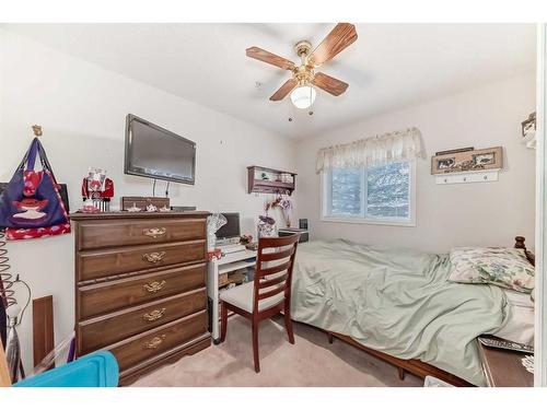 115-5000 Somervale Court Sw, Calgary, AB - Indoor Photo Showing Bedroom