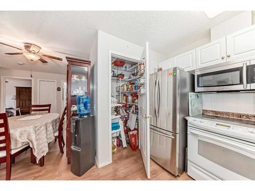 115-5000 Somervale Court Sw, Calgary, AB - Indoor Photo Showing Kitchen