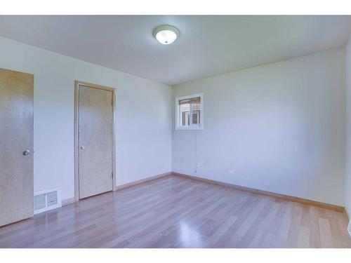 2021 21 Avenue Nw, Calgary, AB - Indoor Photo Showing Other Room