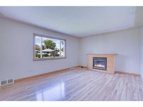 2021 21 Avenue Nw, Calgary, AB - Indoor Photo Showing Living Room With Fireplace