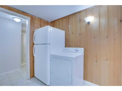 2021 21 Avenue Nw, Calgary, AB - Indoor Photo Showing Laundry Room