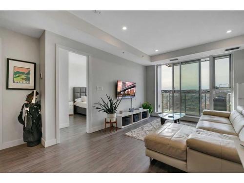 1408-930 16 Avenue Sw, Calgary, AB - Indoor Photo Showing Living Room