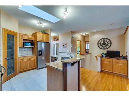 605 Woodside Court Nw, Airdrie, AB - Indoor Photo Showing Kitchen