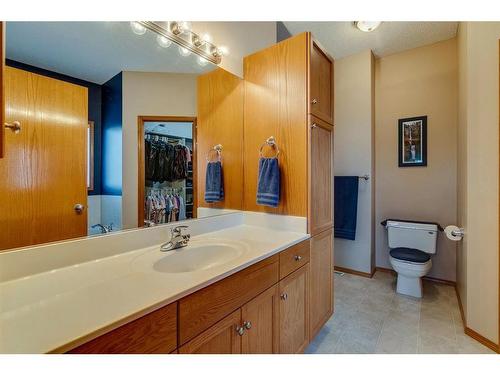 605 Woodside Court Nw, Airdrie, AB - Indoor Photo Showing Bathroom