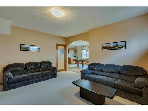 605 Woodside Court Nw, Airdrie, AB - Indoor Photo Showing Living Room