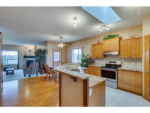 605 Woodside Court Nw, Airdrie, AB - Indoor Photo Showing Kitchen