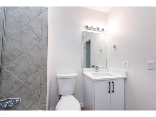 48-131 Templehill Drive Ne, Calgary, AB - Indoor Photo Showing Bathroom