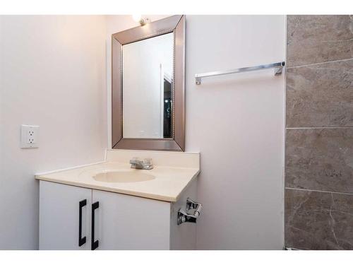 48-131 Templehill Drive Ne, Calgary, AB - Indoor Photo Showing Bathroom