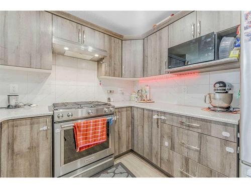 1112 140 Avenue Nw, Calgary, AB - Indoor Photo Showing Kitchen