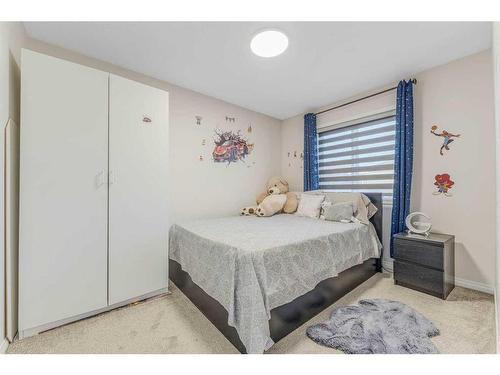 1112 140 Avenue Nw, Calgary, AB - Indoor Photo Showing Bedroom