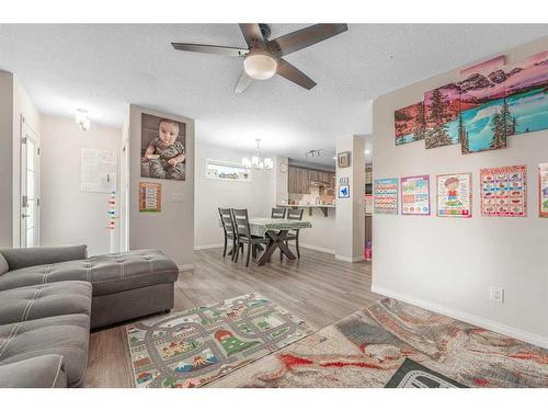 1112 140 Avenue Nw, Calgary, AB - Indoor Photo Showing Living Room