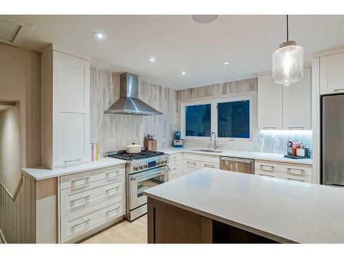 1412 70 Avenue Sw, Calgary, AB - Indoor Photo Showing Kitchen With Stainless Steel Kitchen With Upgraded Kitchen