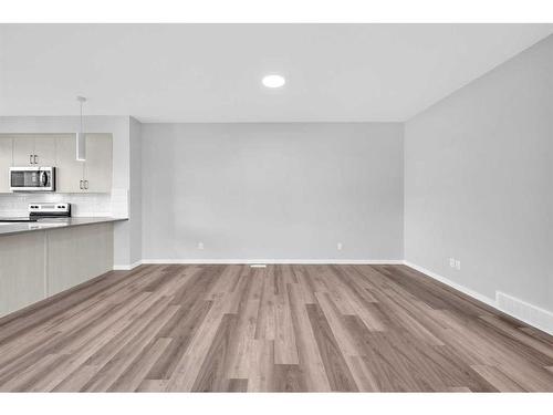 118 Magnolia Drive Se, Calgary, AB - Indoor Photo Showing Kitchen