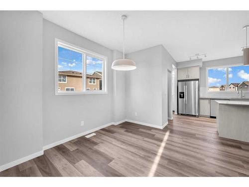 118 Magnolia Drive Se, Calgary, AB - Indoor Photo Showing Kitchen