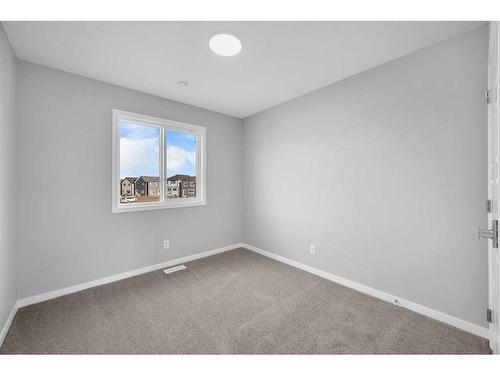 118 Magnolia Drive Se, Calgary, AB - Indoor Photo Showing Other Room