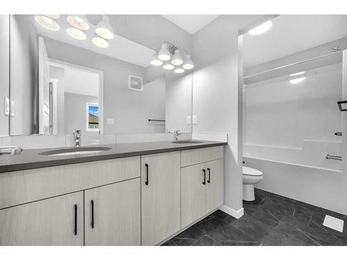 118 Magnolia Drive Se, Calgary, AB - Indoor Photo Showing Bathroom