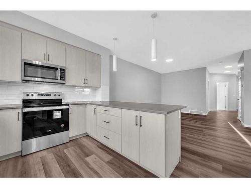 118 Magnolia Drive Se, Calgary, AB - Indoor Photo Showing Kitchen