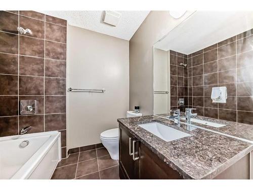 424-4303 1 Street Ne, Calgary, AB - Indoor Photo Showing Bathroom