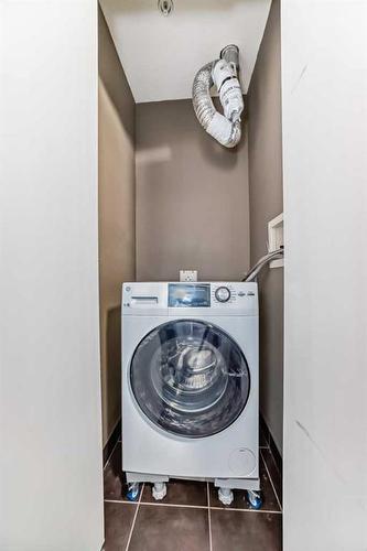 424-4303 1 Street Ne, Calgary, AB - Indoor Photo Showing Laundry Room