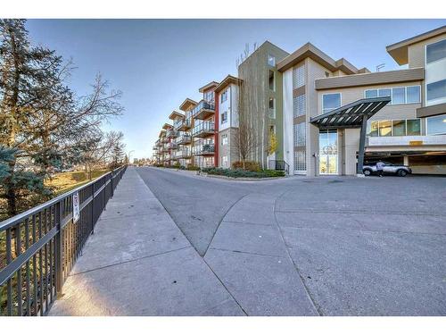 424-4303 1 Street Ne, Calgary, AB - Outdoor With Balcony With Facade