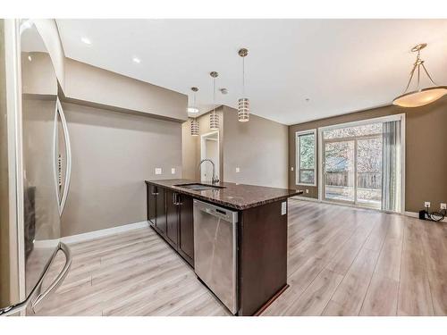 424-4303 1 Street Ne, Calgary, AB - Indoor Photo Showing Kitchen With Upgraded Kitchen