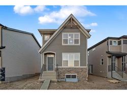 122 Magnolia Drive  Calgary, AB T3M 2B6