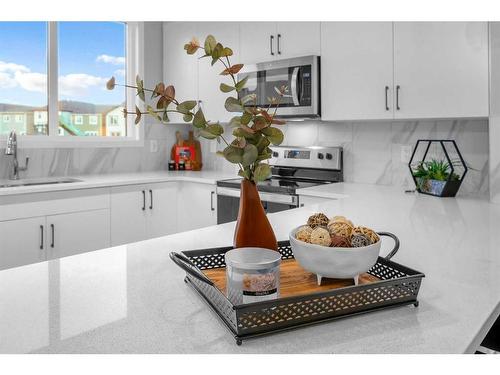 122 Magnolia Drive, Calgary, AB - Indoor Photo Showing Kitchen With Upgraded Kitchen