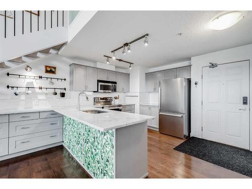 307-3650 Marda Link Sw, Calgary, AB - Indoor Photo Showing Kitchen