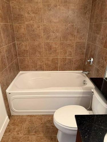 211-8880 Horton Road Sw, Calgary, AB - Indoor Photo Showing Bathroom