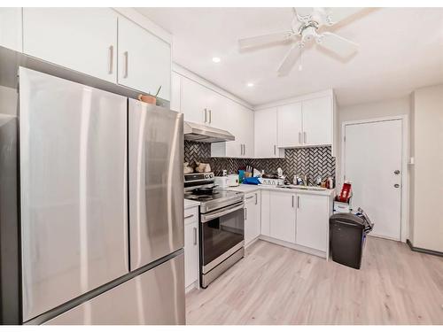 2923 Doverville Crescent Se, Calgary, AB - Indoor Photo Showing Kitchen With Stainless Steel Kitchen