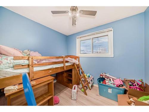 2923 Doverville Crescent Se, Calgary, AB - Indoor Photo Showing Bedroom