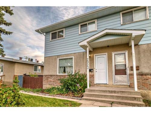 2923 Doverville Crescent Se, Calgary, AB - Outdoor