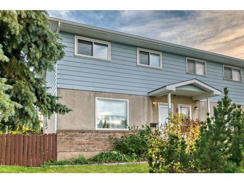 2923 Doverville Crescent Se, Calgary, AB - Outdoor