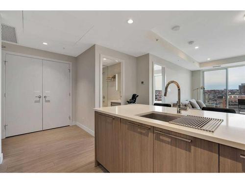 1108-930 16 Avenue Sw, Calgary, AB - Indoor Photo Showing Kitchen