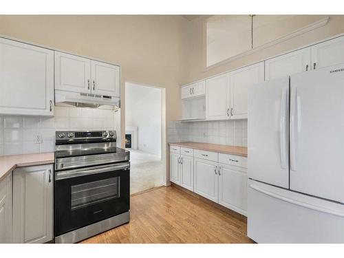 309 Sierra Morena Green Sw, Calgary, AB - Indoor Photo Showing Kitchen