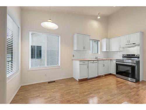 309 Sierra Morena Green Sw, Calgary, AB - Indoor Photo Showing Kitchen