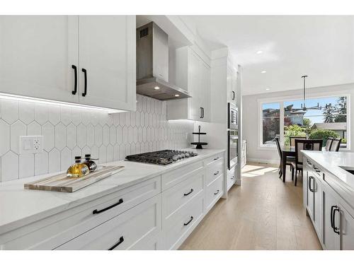 1411 41 Street Sw, Calgary, AB - Indoor Photo Showing Kitchen With Upgraded Kitchen