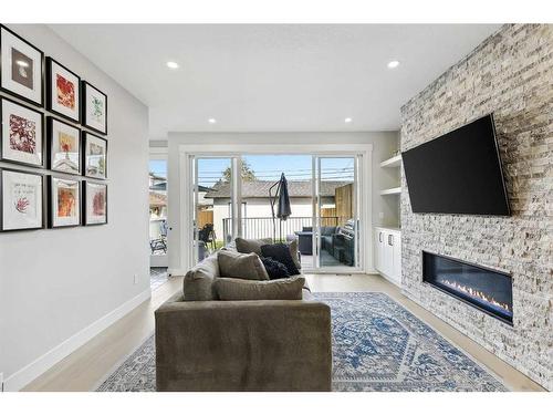 1411 41 Street Sw, Calgary, AB - Indoor Photo Showing Living Room With Fireplace