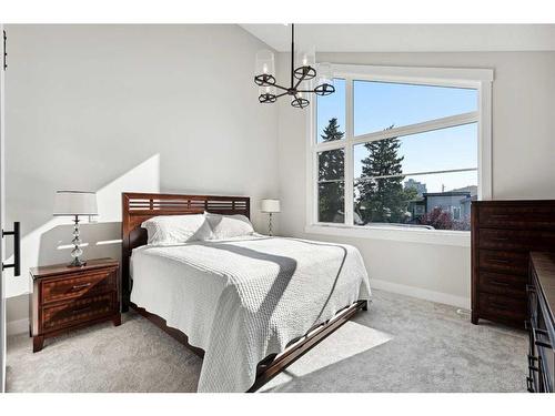 1411 41 Street Sw, Calgary, AB - Indoor Photo Showing Bedroom