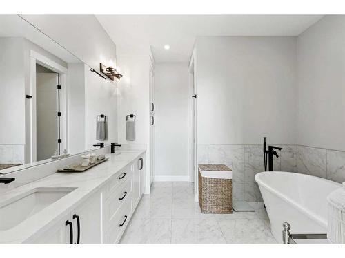 1411 41 Street Sw, Calgary, AB - Indoor Photo Showing Bathroom