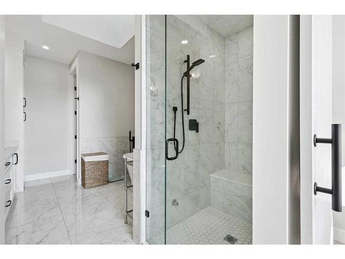 1411 41 Street Sw, Calgary, AB - Indoor Photo Showing Bathroom