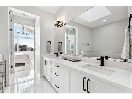 1411 41 Street Sw, Calgary, AB - Indoor Photo Showing Bathroom