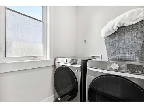 1411 41 Street Sw, Calgary, AB - Indoor Photo Showing Laundry Room