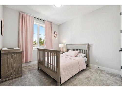 1411 41 Street Sw, Calgary, AB - Indoor Photo Showing Bedroom