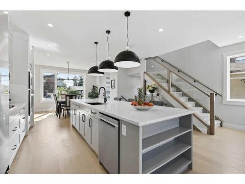 1411 41 Street Sw, Calgary, AB - Indoor Photo Showing Kitchen With Upgraded Kitchen