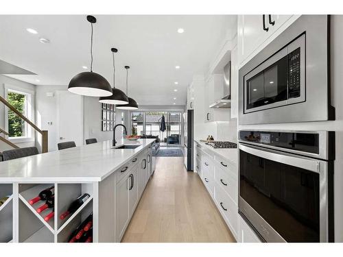 1411 41 Street Sw, Calgary, AB - Indoor Photo Showing Kitchen With Upgraded Kitchen