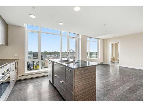 1303-1500 7 Street Sw, Calgary, AB - Indoor Photo Showing Kitchen With Double Sink