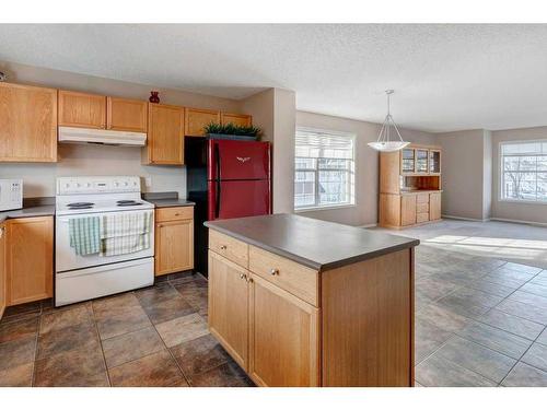 39 Tuscany Springs Gardens Nw, Calgary, AB - Indoor Photo Showing Kitchen