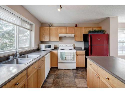 39 Tuscany Springs Gardens Nw, Calgary, AB - Indoor Photo Showing Kitchen With Double Sink